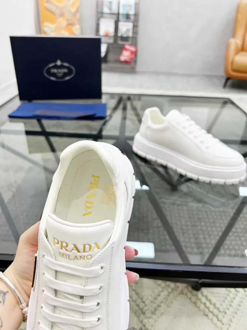Men's Men's Shoes 💰440 [New Style] 🎍🎍Prada Prada's new men's leather sneakers, the highest version on the market, any comparison is welcome🆚! The original leather has excellent texture and is super high-end! Fetal sheep net lining imported from Italy, removable pad! Luxurious materials and fine workmanship, highly recommended! Code: 38-44 (45 can be customized